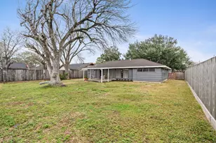 8322 Glen Valley Dr, Houston, TX 77061 - Photo 22