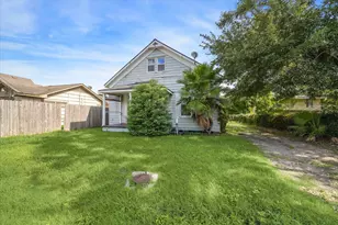 5011 Walker St, Houston, TX 77023 - Photo 2