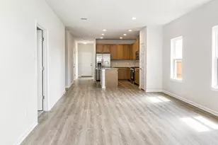 1913 N Riverside Cir, Dayton, TX 77535 - Photo 10
