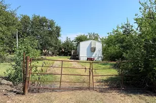108 Meredino Dr, Anahuac, TX 77514 - Photo 2