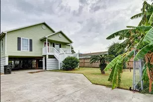 641 4th St, Dickinson, TX 77539 - Photo 1