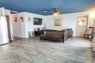 641 4th St, Dickinson, TX 77539 - Photo 8