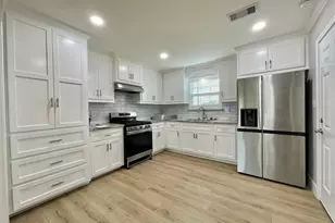 817 N Chenango St, Angleton, TX 77515 - Photo 6