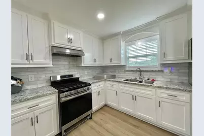 817 N Chenango Street, Angleton, TX 77515 - Photo 8