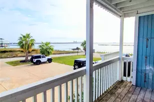 500 Tiki Dr, Tiki Island, TX 77554 - Photo 2