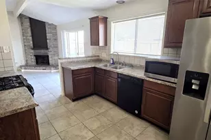 423 Capehill Dr, Houston, TX 77598 - Photo 4