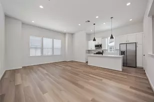 13 Fulton Row Ln, Houston, TX 77076 - Photo 10
