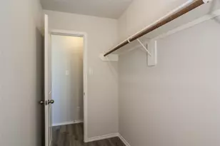 8802 Lar-Ree Oaks Circle, Houston, TX 77028 - Photo 10