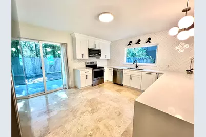 23 Dellforest Court, The Woodlands, TX 77381 - Photo 4