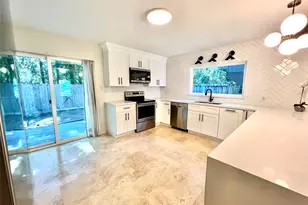 23 Dellforest Ct, The Woodlands, TX 77381 - Photo 4