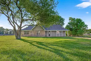 4310 Horseshoe Dr, Pleak, TX 77461 - Photo 2