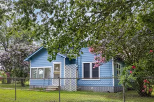 806 Plum St, Caldwell, TX 77836 - Photo 2
