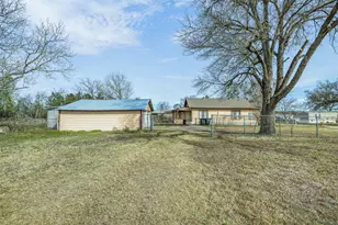 806 Plum St, Caldwell, TX 77836 - Photo 4