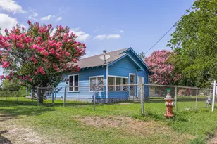 806 Plum St, Caldwell, TX 77836 - Photo 4