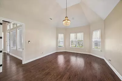 323 W Bend Drive, League City, TX 77573 - Photo 4