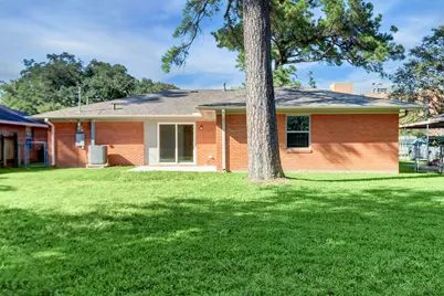 8331 Waterbury Drive, Houston, TX 77055 - Photo 32