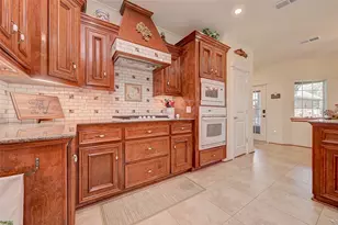 715 Somerset St, Conroe, TX 77302 - Photo 16