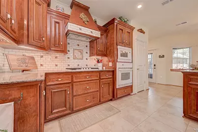 715 Somerset Street, Conroe, TX 77302 - Photo 16