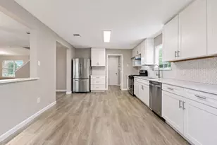 9506 Lasbury Dr, Houston, TX 77083 - Photo 10