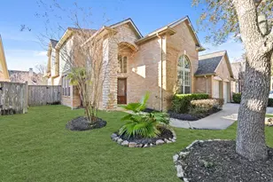 5819 Brook Bend Dr, Sugar Land, TX 77479 - Photo 2