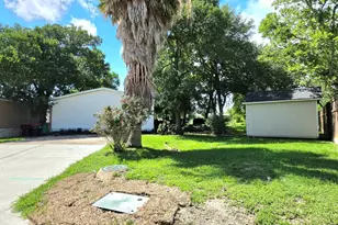 122 Bluebill Bay N, Baytown, TX 77523 - Photo 2