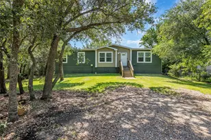734 13th St, Dickinson, TX 77539 - Photo 2