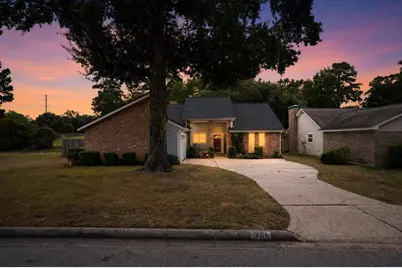 201 Prince Of Wales Street, Conroe, TX 77304 - Photo 2