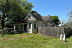 1045 8th St, Hempstead, TX 77445 - Photo 4