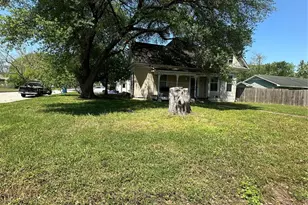 1045 8th St, Hempstead, TX 77445 - Photo 2