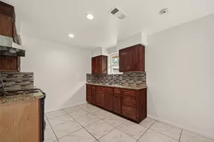 11006 Concho St, Houston, TX 77072 - Photo 10