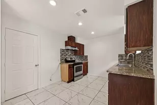 11006 Concho St, Houston, TX 77072 - Photo 8