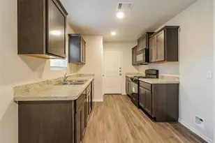 2134 Middle Rdg Dr, Conroe, TX 77301 - Photo 2