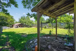 106 E Val Verde St, Brenham, TX 77833 - Photo 28