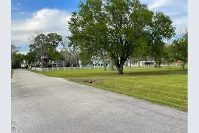 335 Carroll Roads E, Richmond, TX 77469 - Photo 4