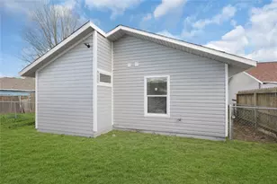 9827 Shive Dr, Houston, TX 77078 - Photo 4