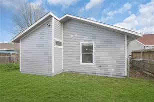 9827 Shive Dr, Houston, TX 77078 - Photo 4