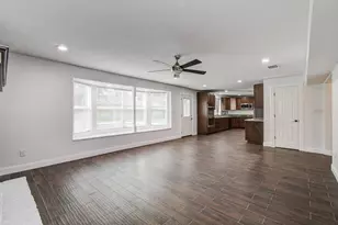 536 Robert E Lee Dr, Conroe, TX 77302 - Photo 8