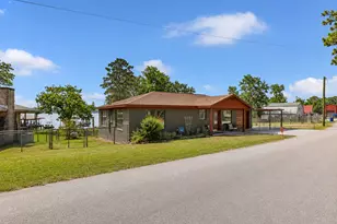 406 Kickapoo Dr, Livingston, TX 77351 - Photo 2