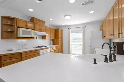227 Crest Hill Drive, Conroe, TX 77301 - Photo 10