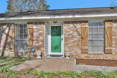 227 Crest Hill Drive, Conroe, TX 77301 - Photo 4