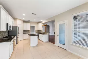 11 Belcarra Pl, The Woodlands, TX 77382 - Photo 10