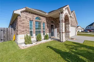 14143 Medina Dr, Baytown, TX 77523 - Photo 2