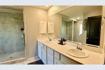214 Club Crest Ln, Houston, TX 77009 - Photo 8