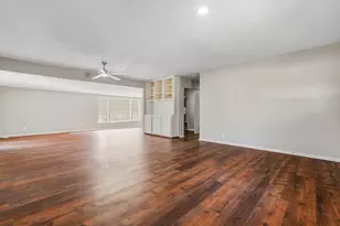 301 Azalea St, Lake Jackson, TX 77566 - Photo 4
