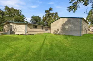 301 Azalea St, Lake Jackson, TX 77566 - Photo 24