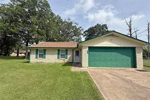 51 E Oakridge Dr, Point Blank, TX 77364 - Photo 2