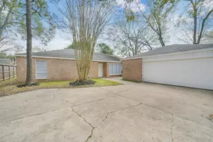 1823 Cherry Bend Dr, Houston, TX 77077 - Photo 1