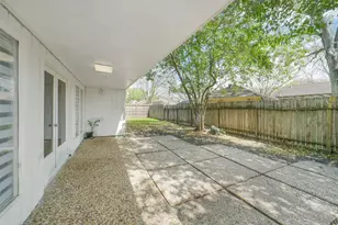 1823 Cherry Bend Dr, Houston, TX 77077 - Photo 32