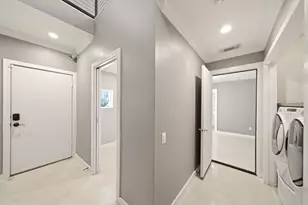 913 Saulnier St, Houston, TX 77019 - Photo 2