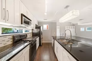913 Saulnier St, Houston, TX 77019 - Photo 16